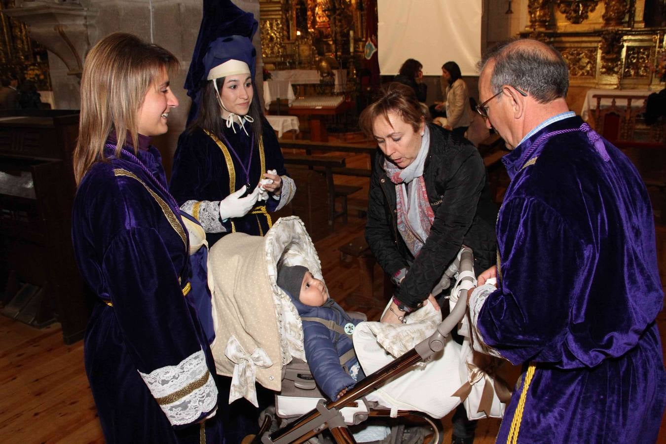 Vía Crucis y besapié al Nazareno en Peñafiel (Valladolid)