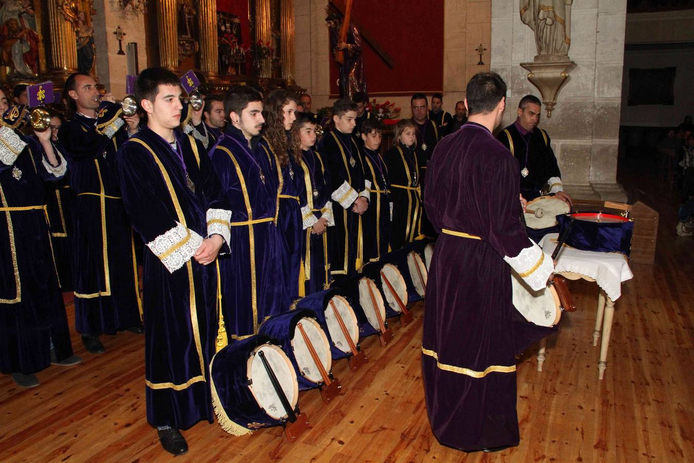 Vía Crucis y besapié al Nazareno en Peñafiel (Valladolid)