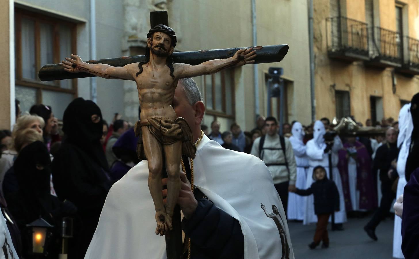 Encuentro entre la Dolorosa y el Cristo del Amparo en Medina de Rioseco (Valladolid)