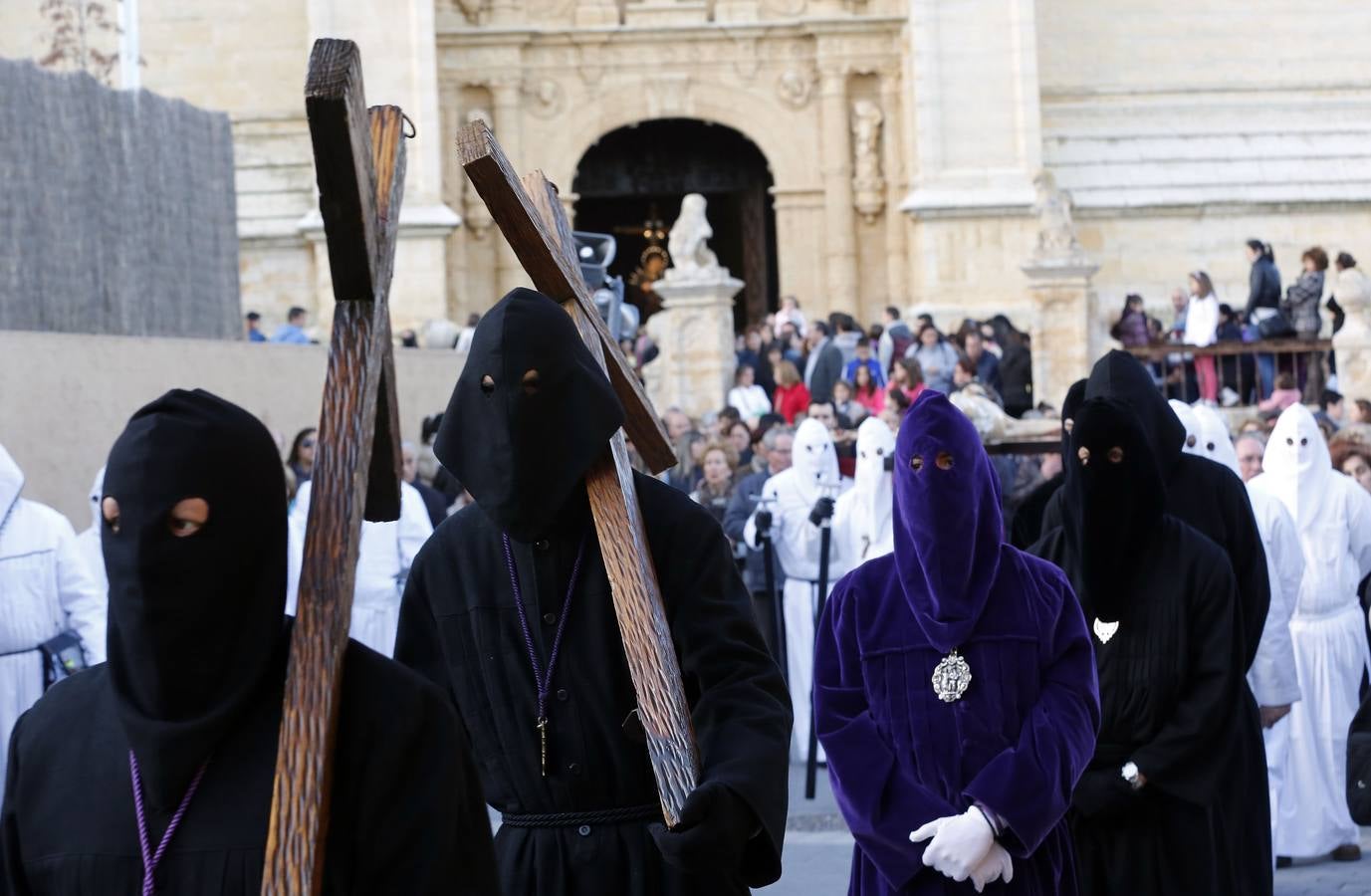 Encuentro entre la Dolorosa y el Cristo del Amparo en Medina de Rioseco (Valladolid)