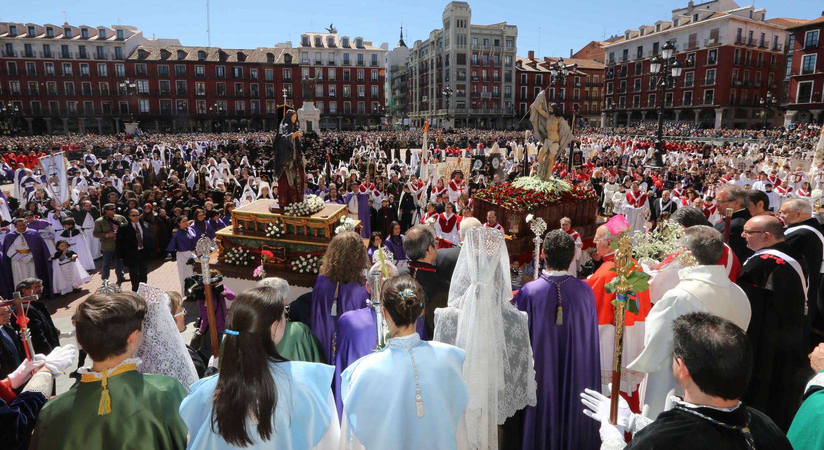 Encuentro entre el Cristo Resucitado y la Vírgen de la Alegria en Valladolid