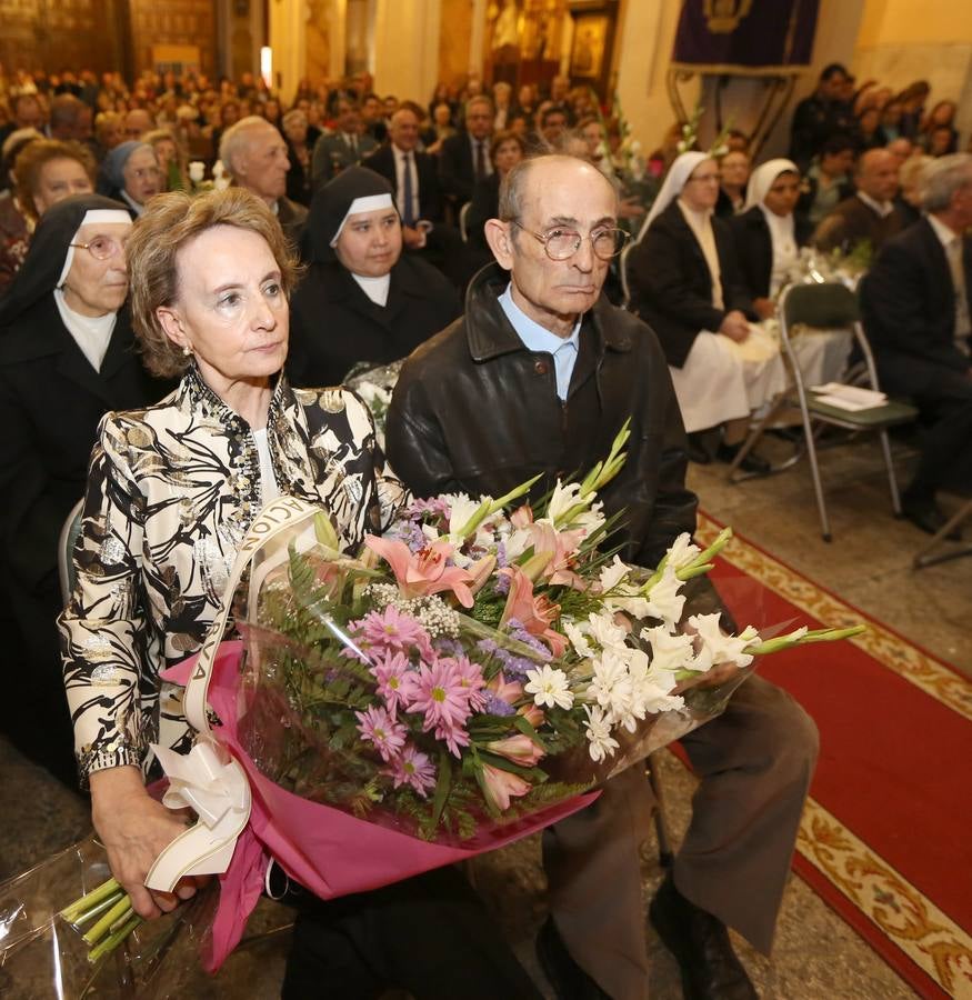 Ofrecimiento y ofrenda floral a la Virgen en la iglesia de la Vera Cruz de Valladolid