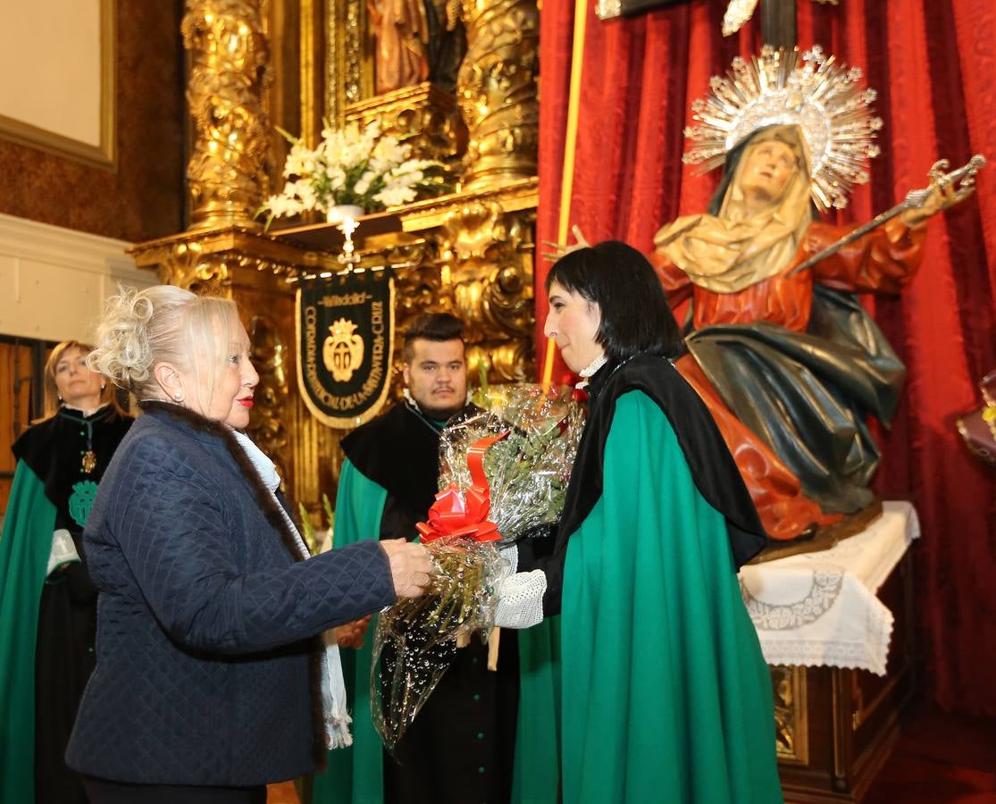 Ofrecimiento y ofrenda floral a la Virgen en la iglesia de la Vera Cruz de Valladolid