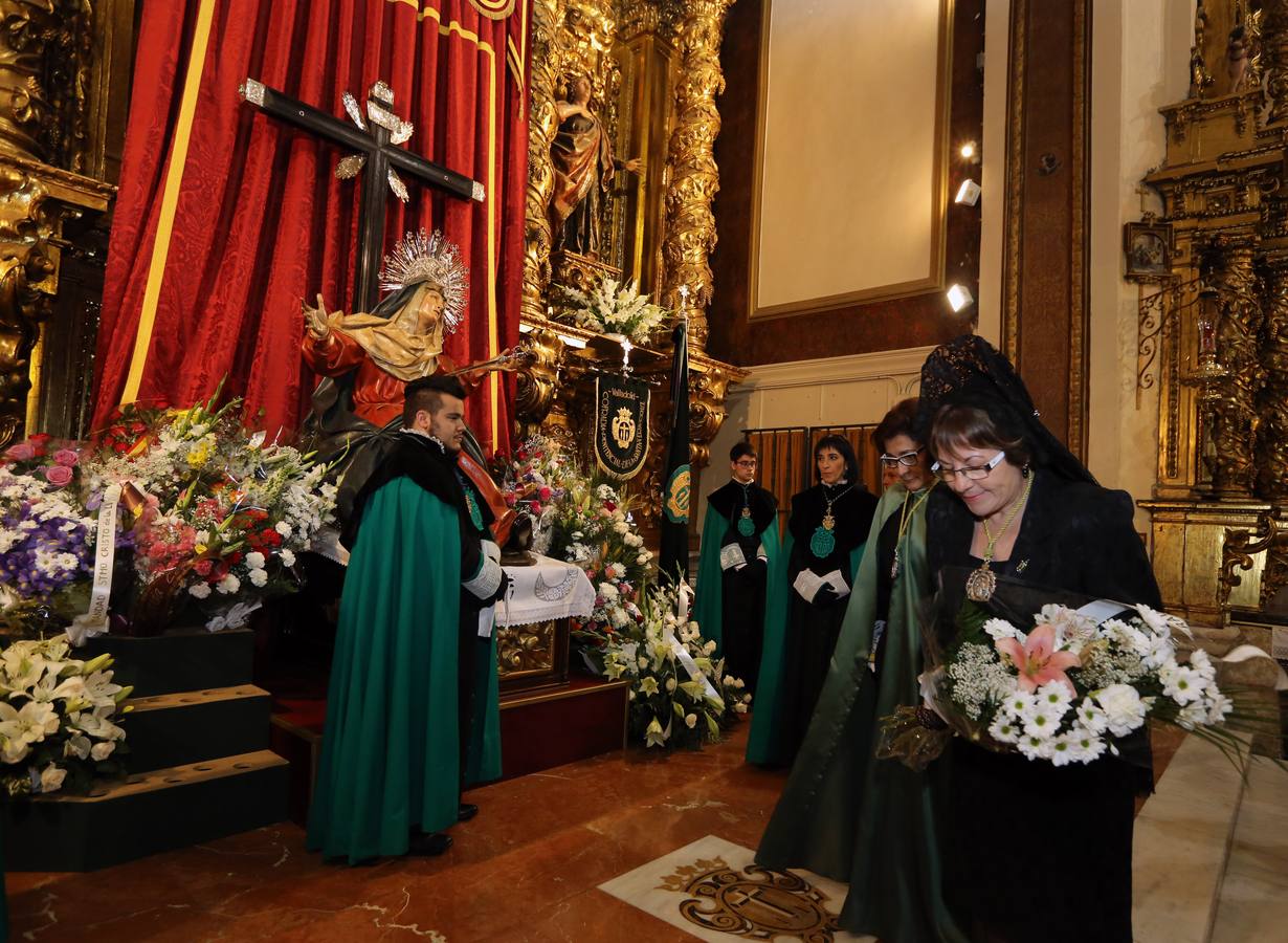 Ofrecimiento y ofrenda floral a la Virgen en la iglesia de la Vera Cruz de Valladolid
