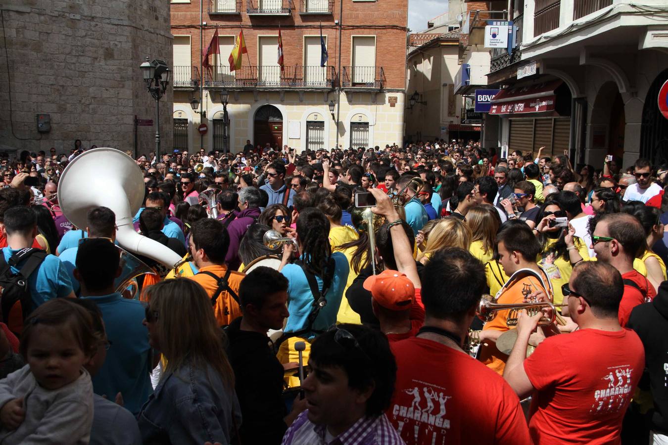 El chúndara pone el broche de oro a la XIII Concentración de Charangas de Peñafiel