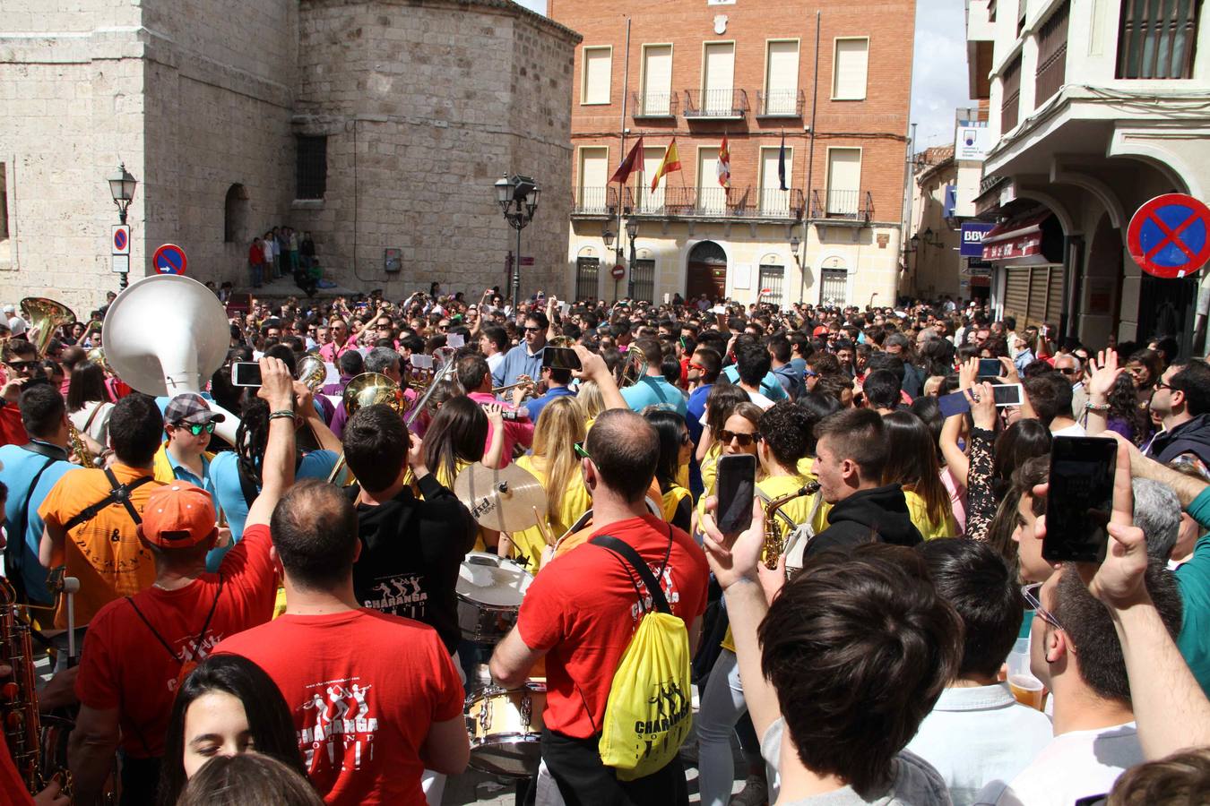 El chúndara pone el broche de oro a la XIII Concentración de Charangas de Peñafiel