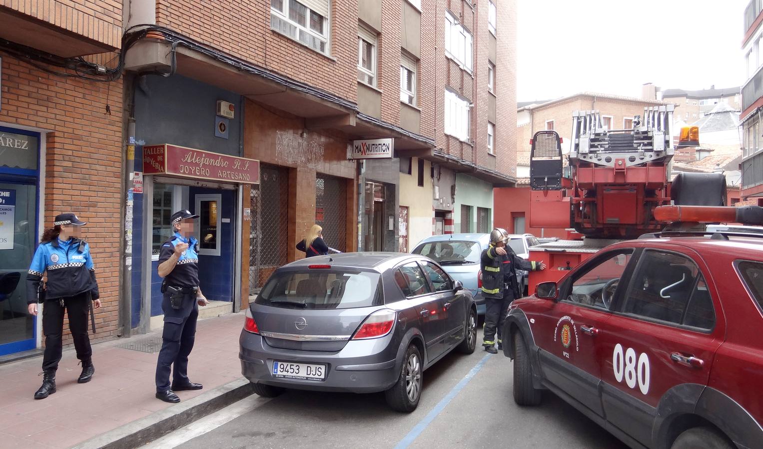 Incendio en la cocina de una vivienda en la calle Bailarín Vicente Escudero, en el barrio de San Juan
