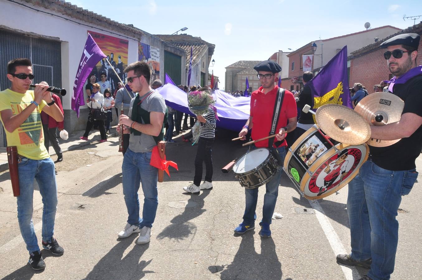 Gran ambiente en Villalar en la celebración del Día de la Comunidad (1/3)