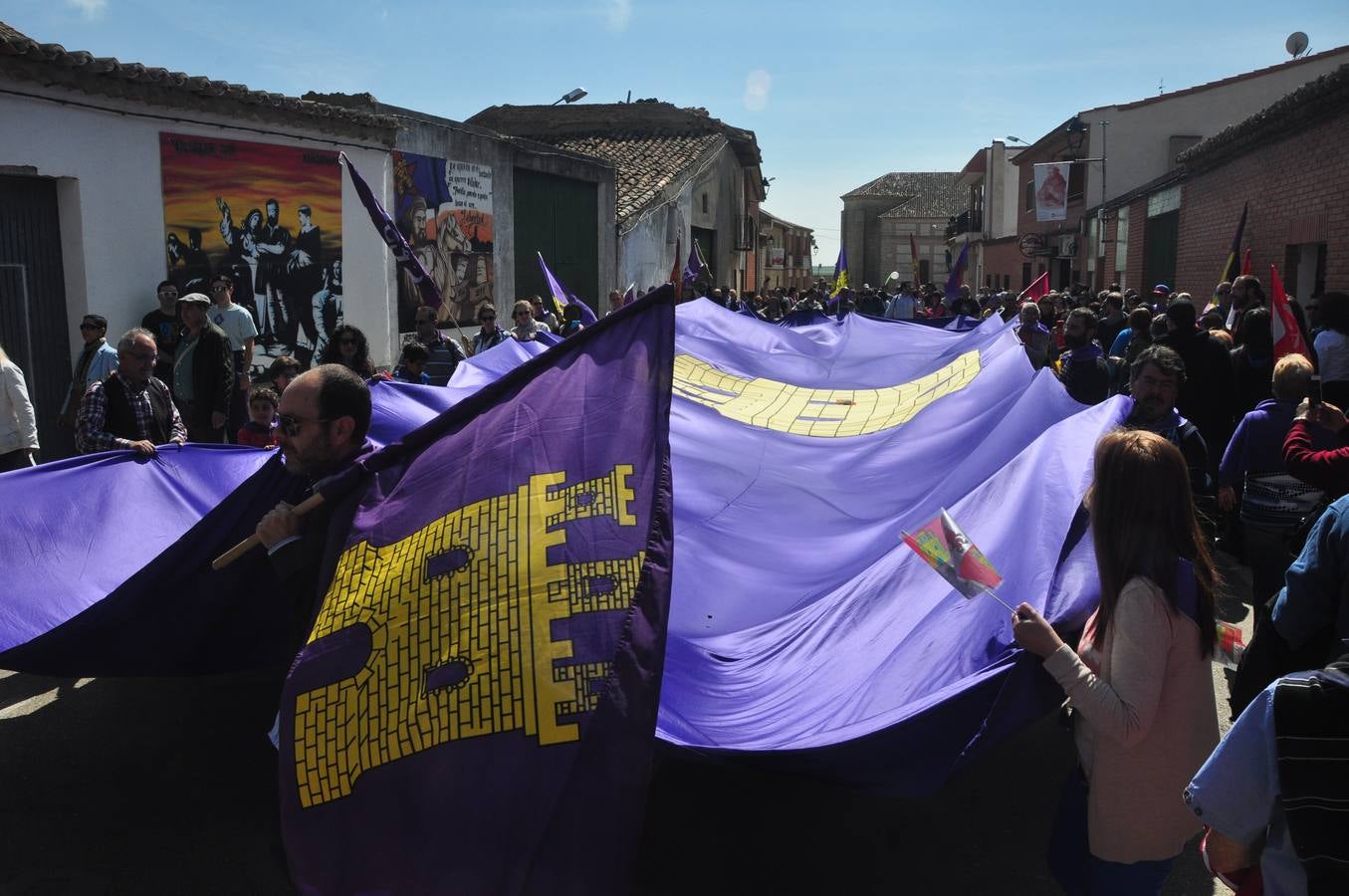 Gran ambiente en Villalar en la celebración del Día de la Comunidad (1/3)