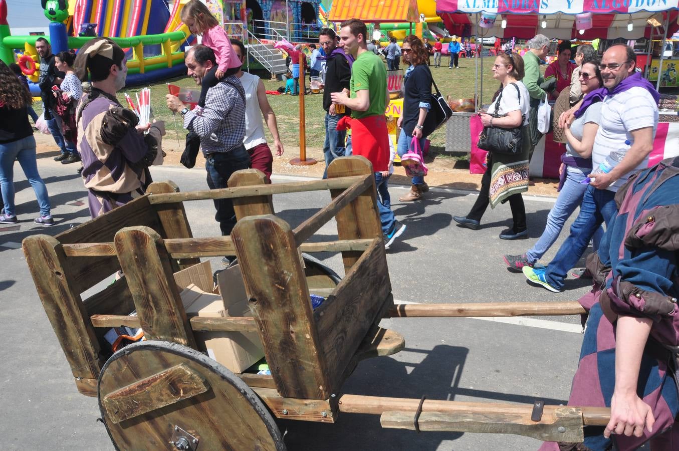 Gran ambiente en Villalar en la celebración del Día de la Comunidad (2/3)