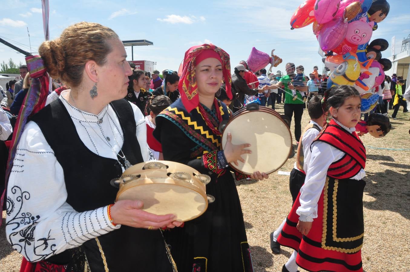 Gran ambiente en Villalar en la celebración del Día de la Comunidad (2/3)