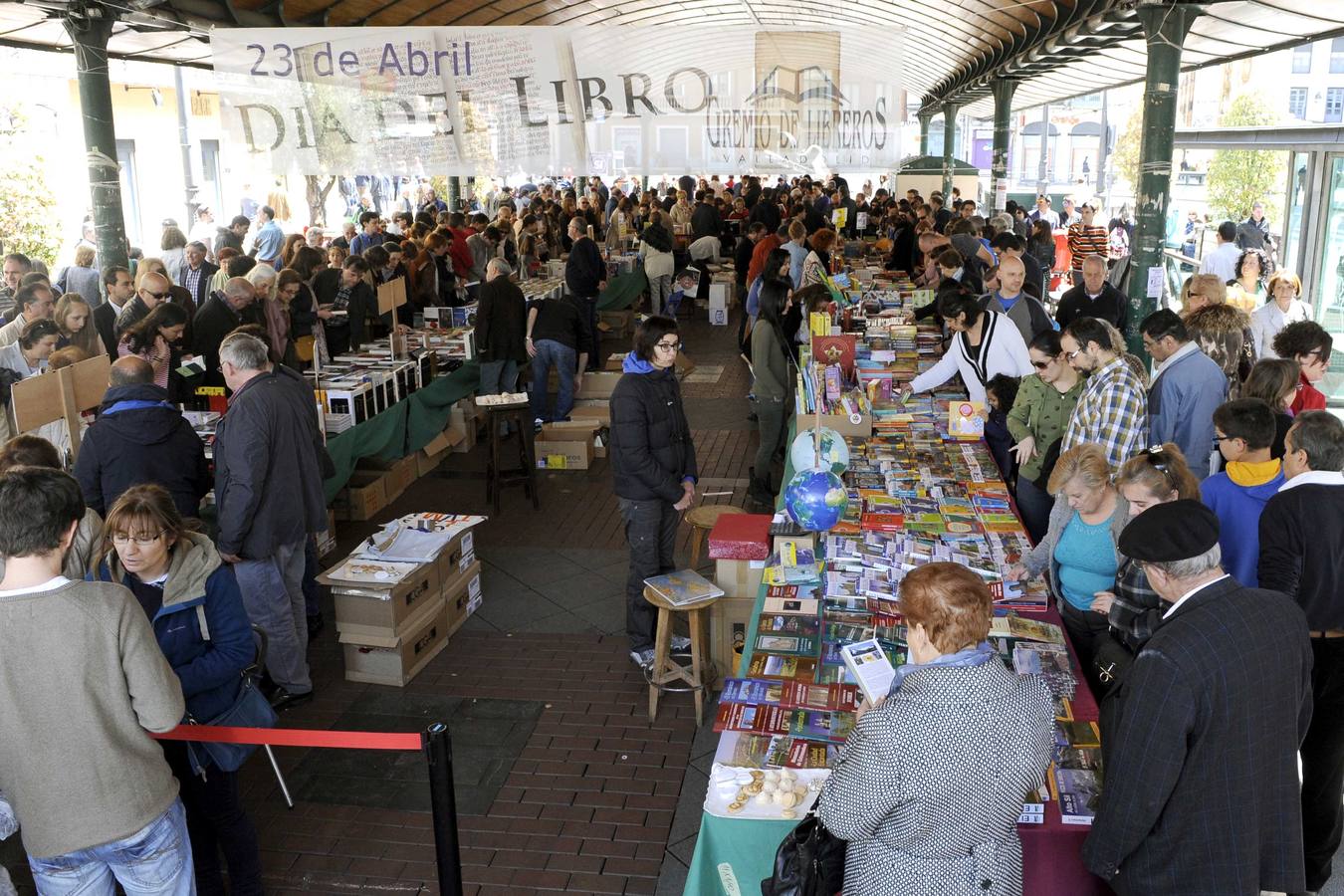 Día del Libro en la Plaza España de Valladolid