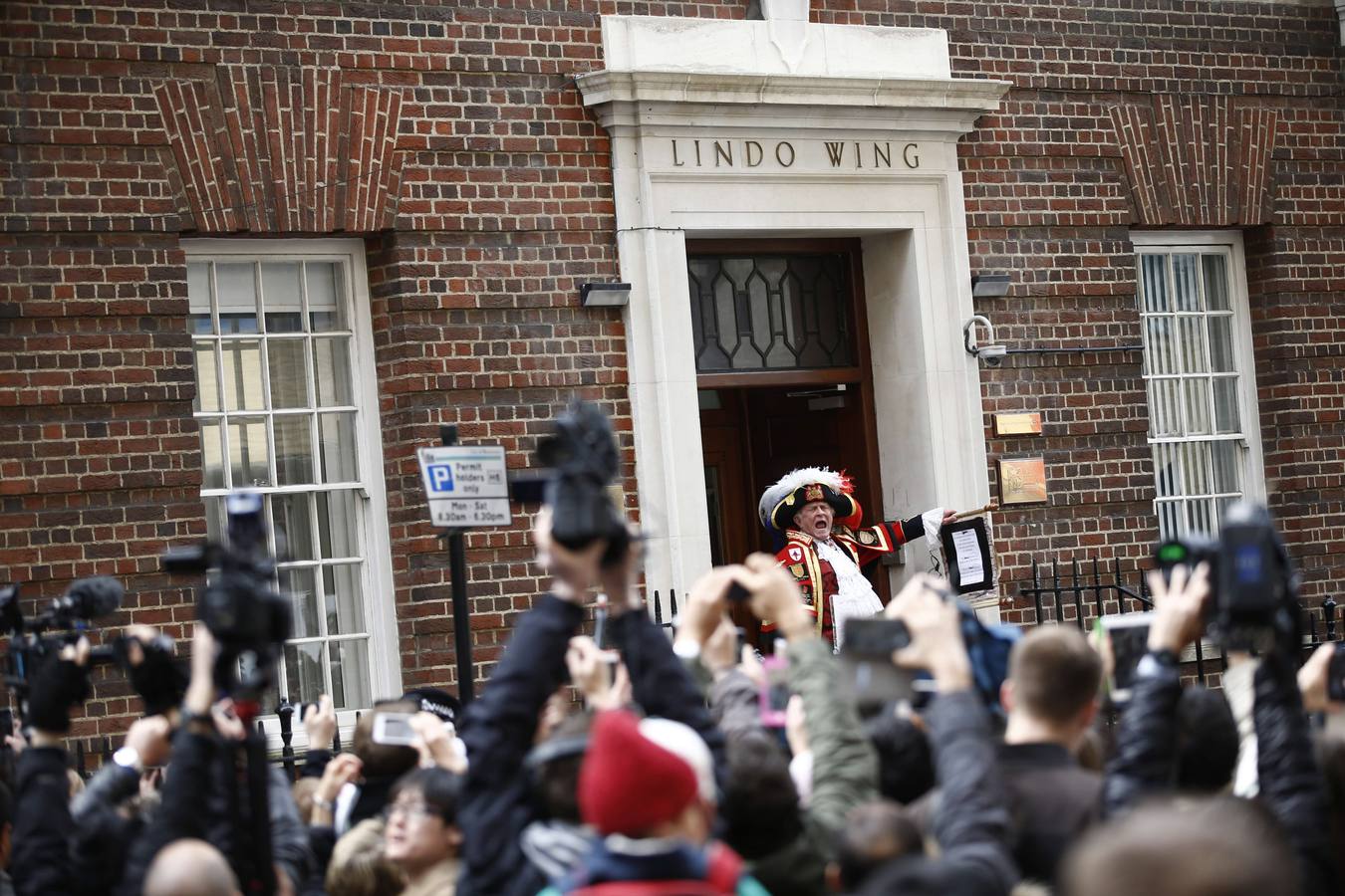 Júbilo por el nacimiento de la hija de los duques de Cambridge