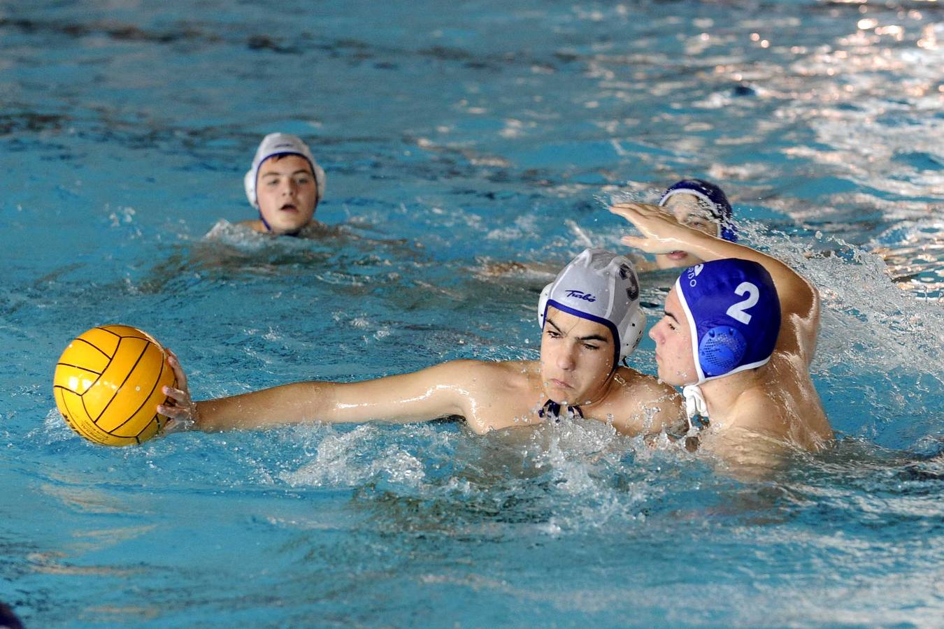 Waterpolo en la piscina de Río Esgueva (Valladolid)