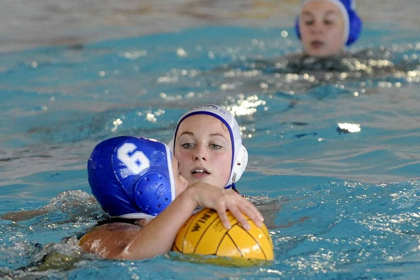 Waterpolo en la piscina de Río Esgueva (Valladolid)