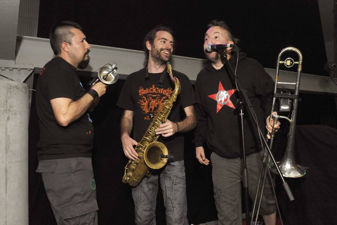 Concierto de 6eiSKAfes en el LAVA