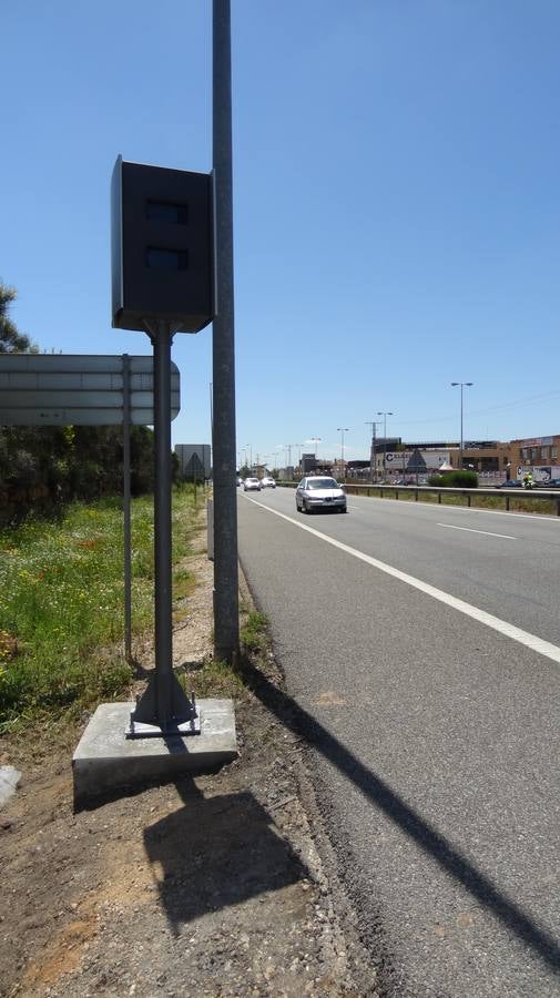 El radar escondido destrás del cartelón de Valladolid.