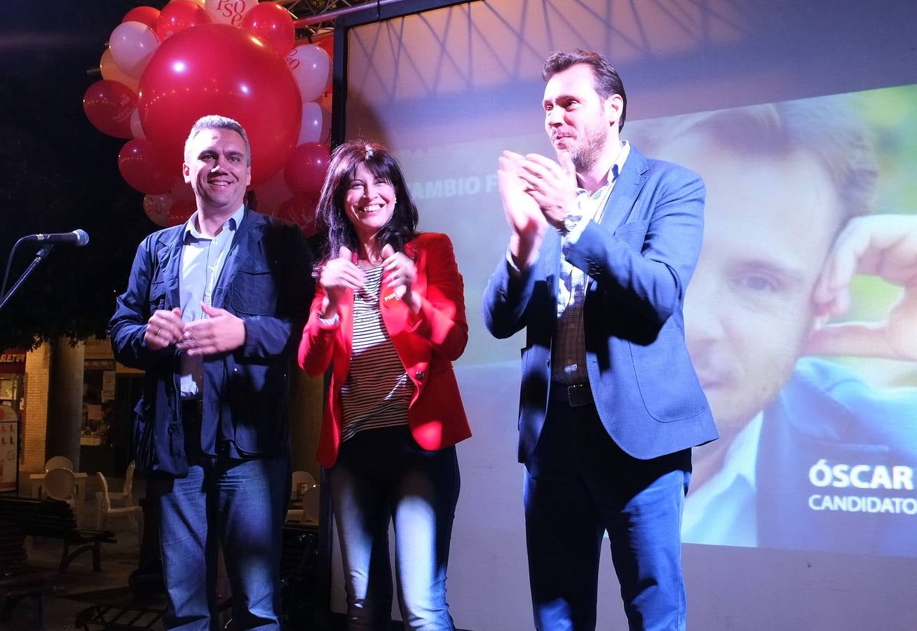 PSOE. Izquierdo, Ana Redondo y Óscar Puente animan el inicio de la campaña en la Plaza Mayor, junto a su caseta electoral.