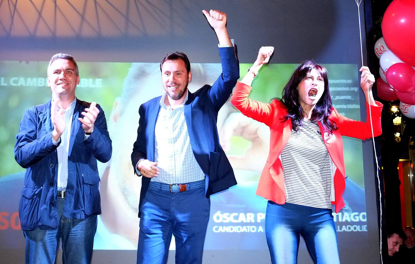PSOE. Izquierdo, Ana Redondo y Óscar Puente animan el inicio de la campaña en la Plaza Mayor, junto a su caseta electoral.