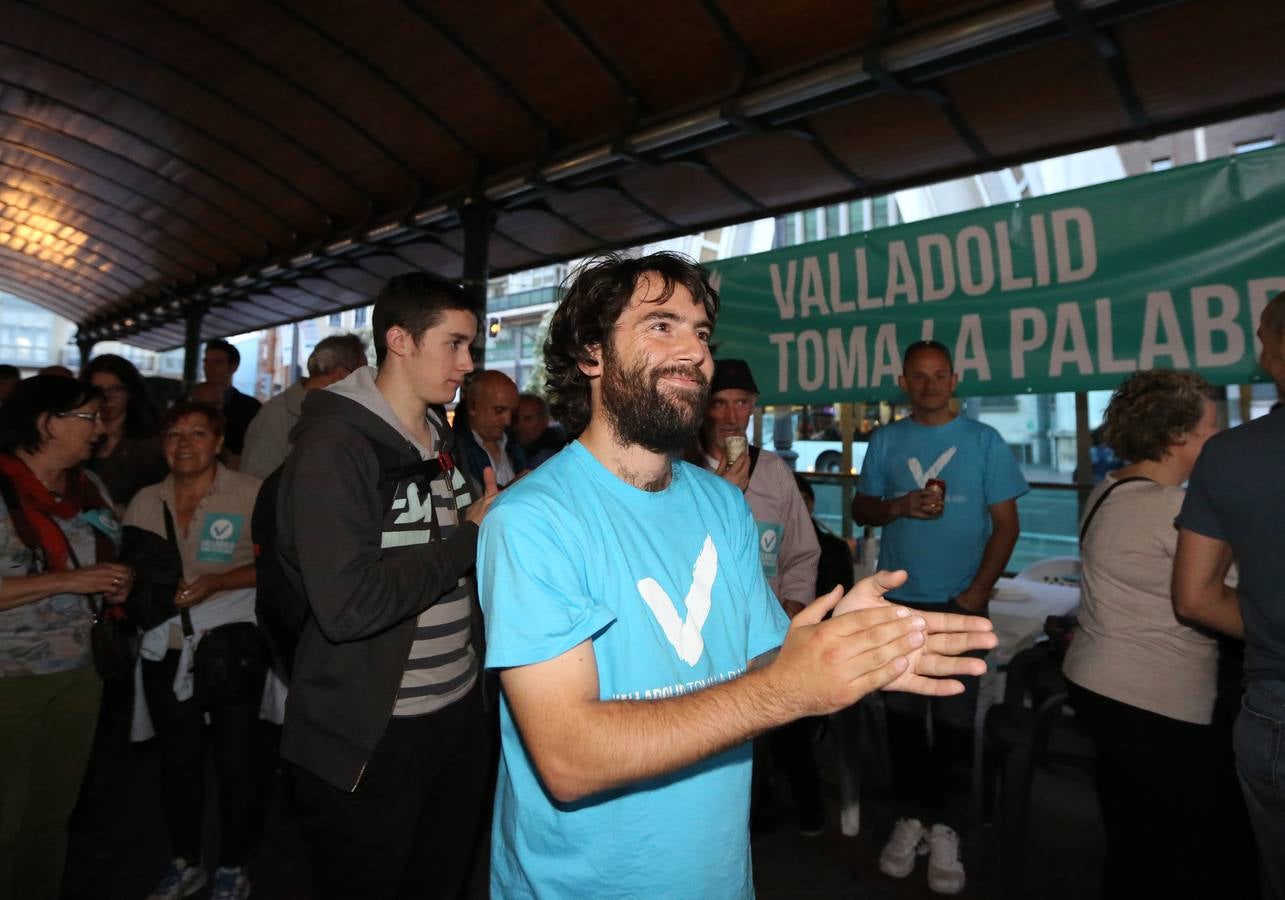 Acto de Valladolid Toma la Palabra (IU-Equo) en la Plaza España.