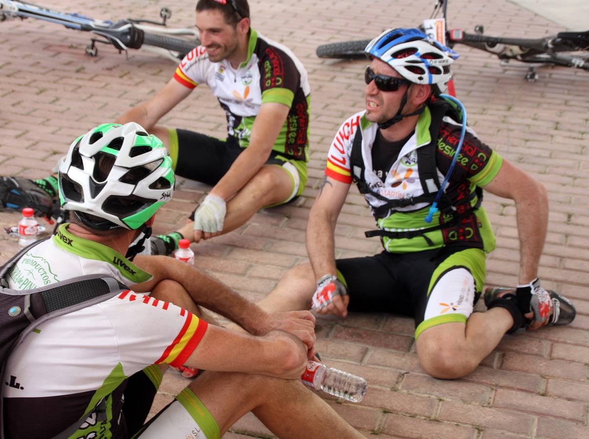 Más de 500 aficionados a la bicicleta de montaña participan en la Navabike de Nava de la Asunción (Segovia)
