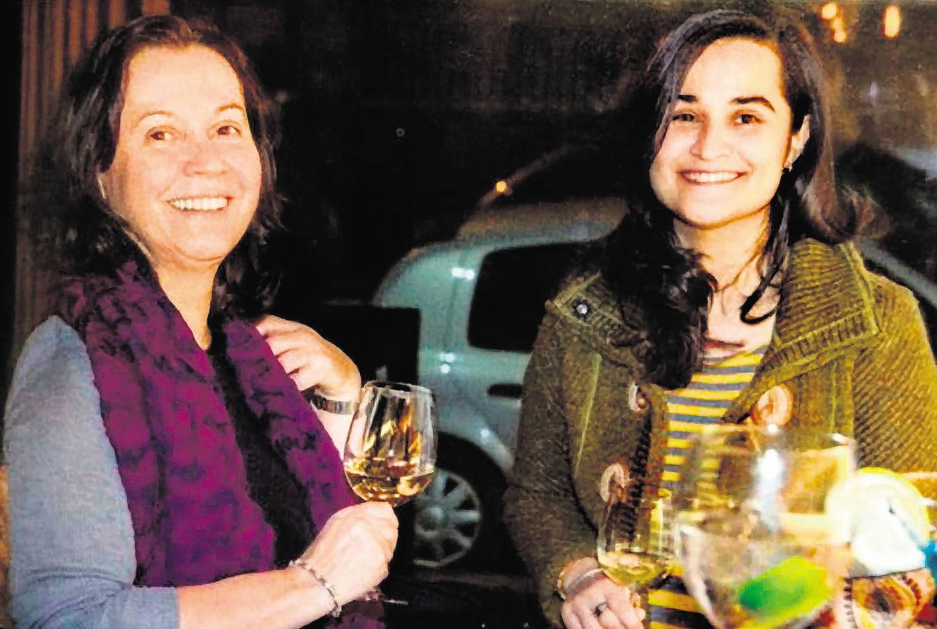 14.05.14 Monserrat González y Triana Martínez, durante una celebración, en una foto de archivo. Madre e hija estan detenidas por el asesinato de Isabel Carrasco.