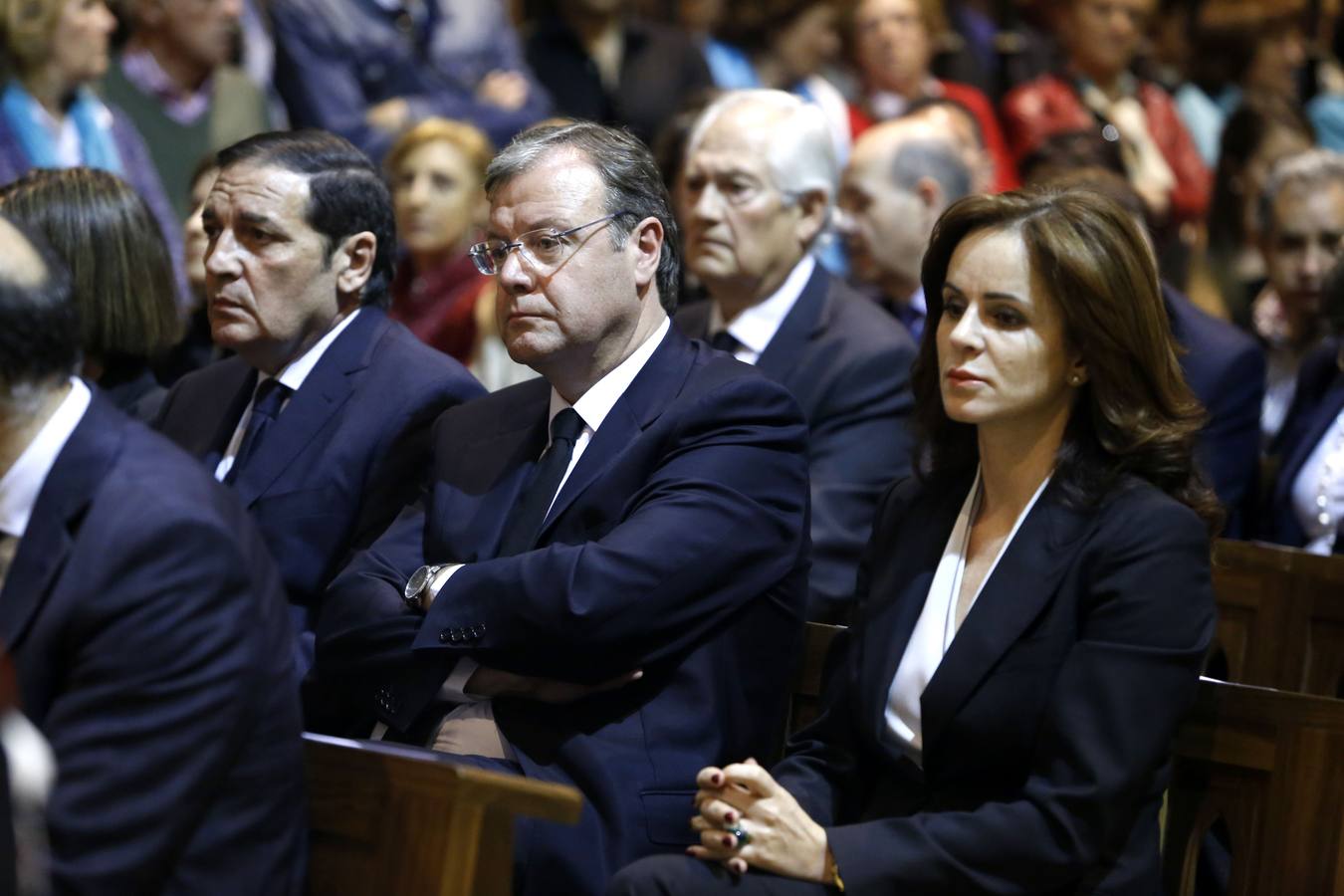13.05.14 Antonio María Sáez, Antonio Silván y Silvia Clemente en el funeral en la Catedral de León.