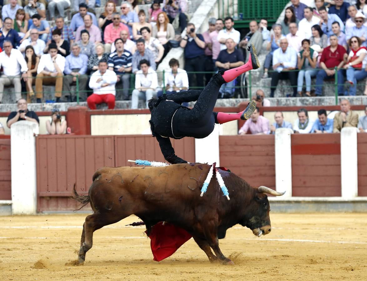 Castella abre la Puerta Grande de la Feria de San Pedro Regalado 2015