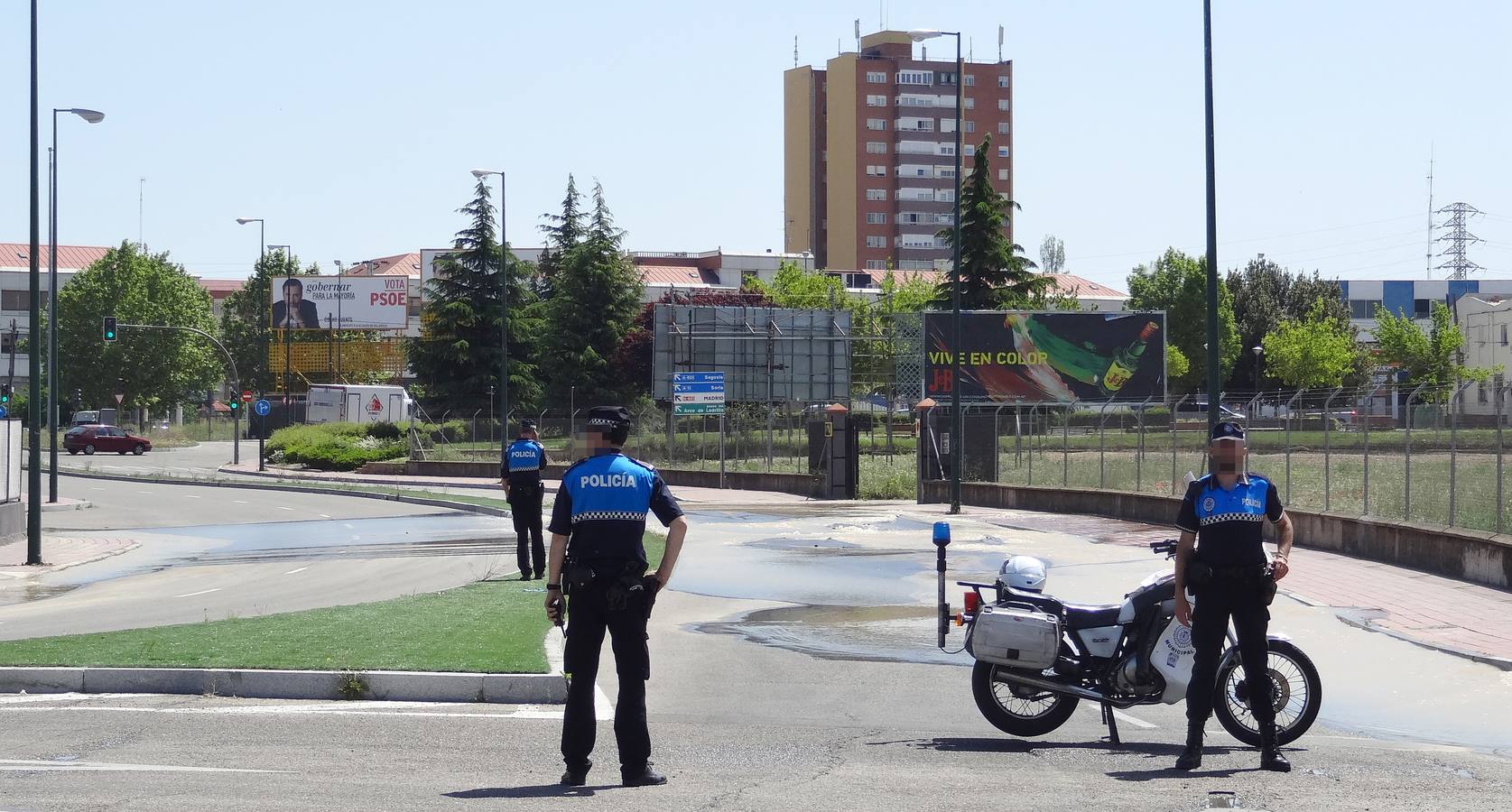 Reventón de una tubería en el polígono de Argales