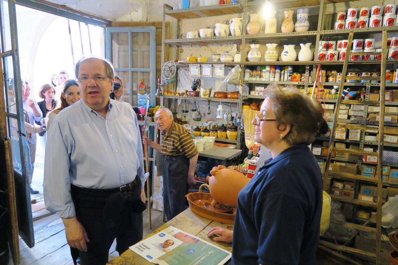 El candidato del PP a la Presidencia de la Junta de Castilla y León visita la provincia de Segovia