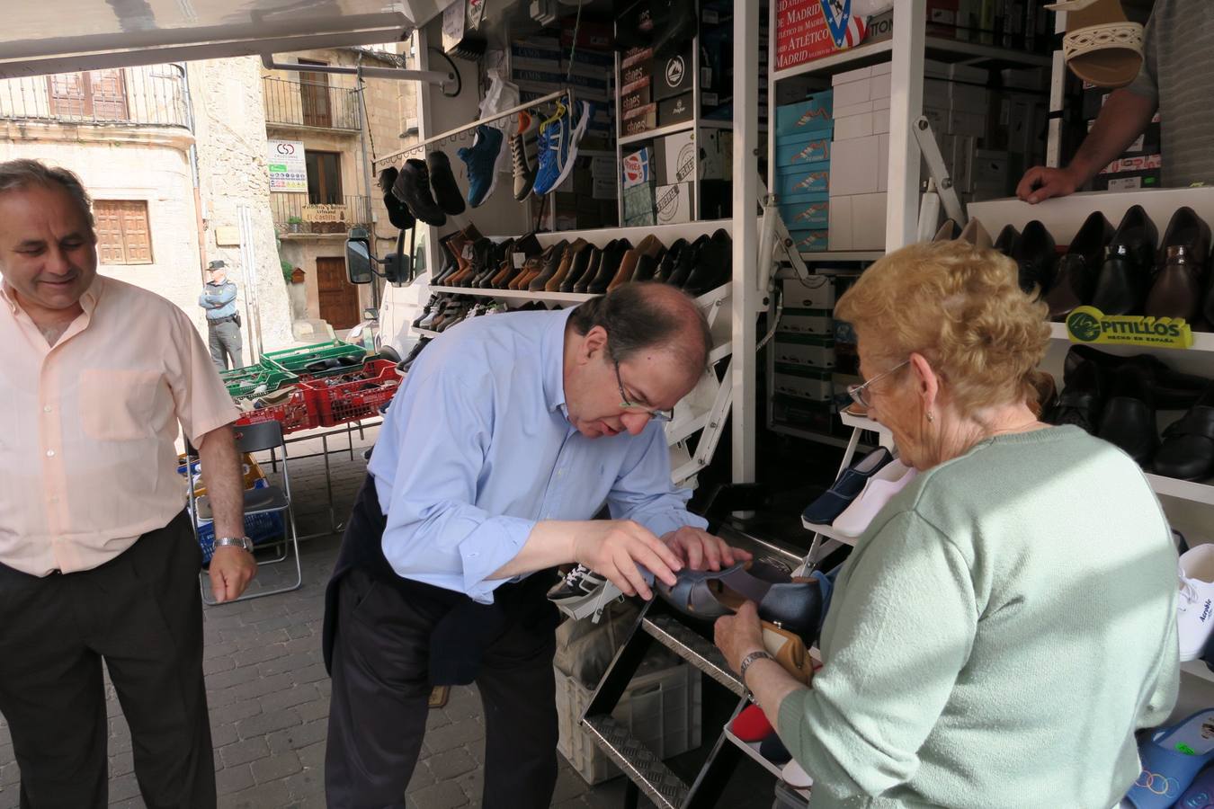 El candidato del PP a la Presidencia de la Junta de Castilla y León visita la provincia de Segovia