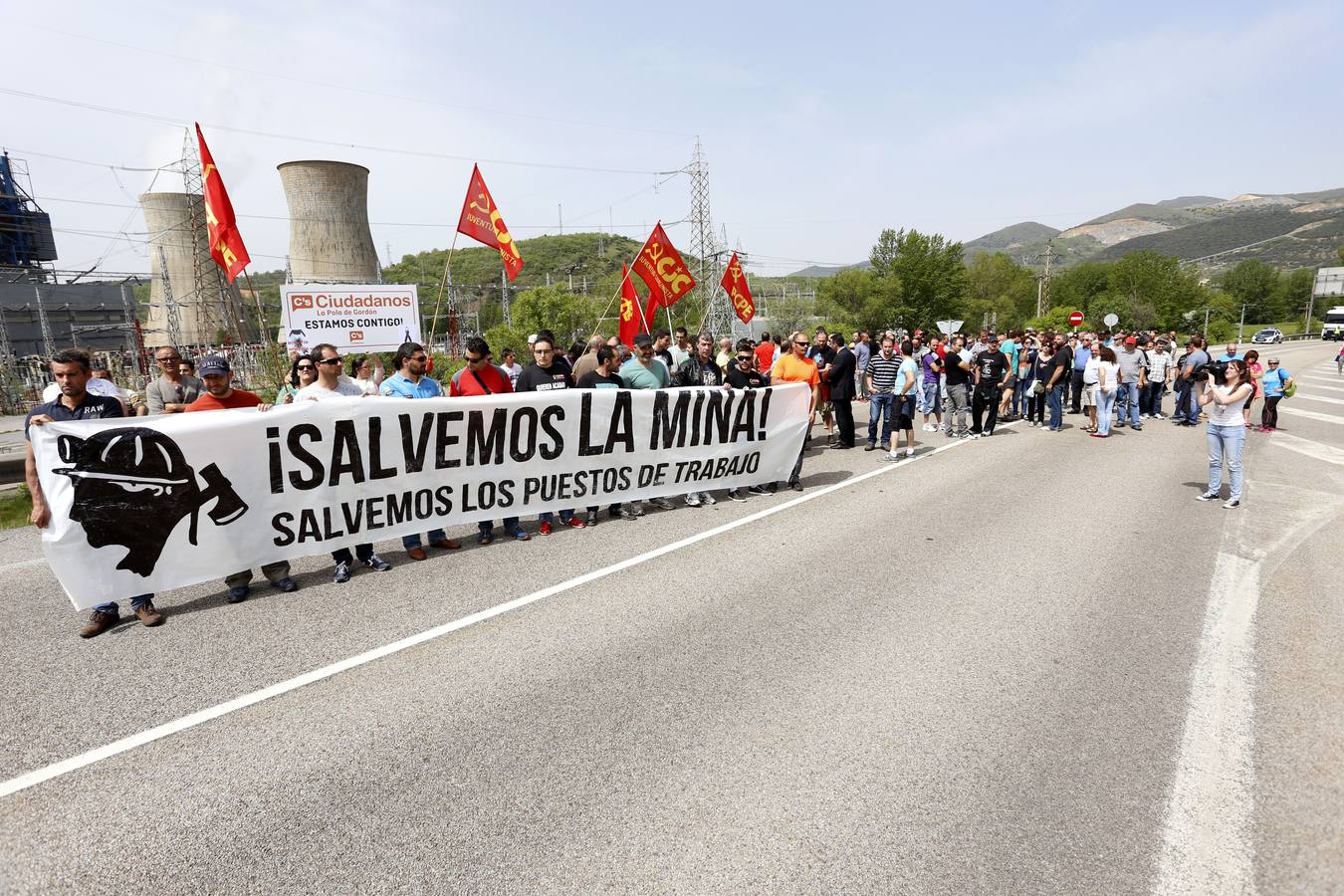 Manifestación de los mineros frente a la Central Térmica de La Robla (León)