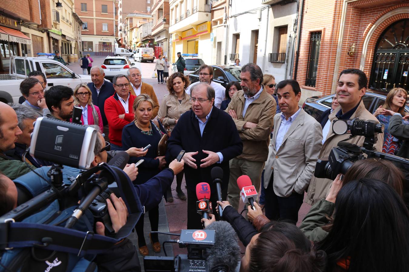 El candidato del PP a la Presidencia de la Junta, Juan Vicente Herrera, visita Zamora