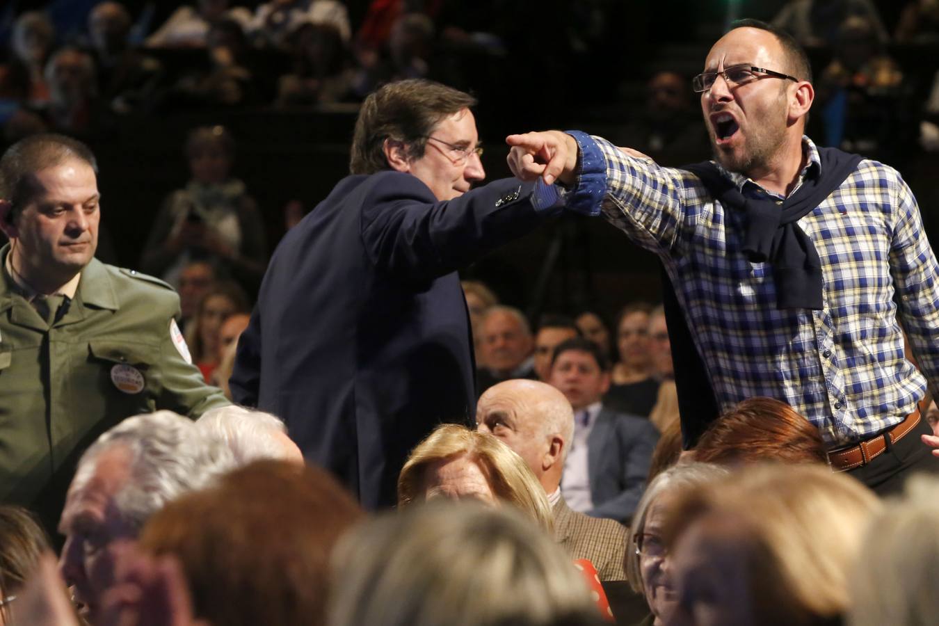 Varios mineros irrumpen en el mitin del Partido Popular en el Auditorio Ciudad de León