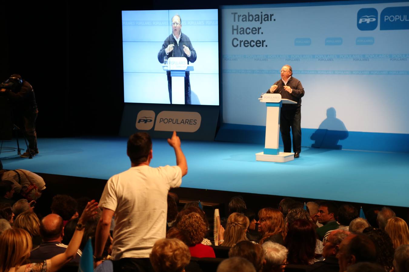 Varios mineros irrumpen en el mitin del Partido Popular en el Auditorio Ciudad de León