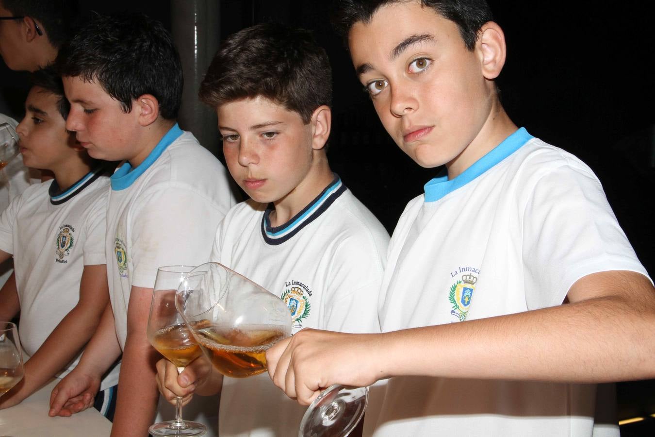 Alumnos de la Inmaculada de Peñafiel participan en un taller de poda en la bodega Cepa 21