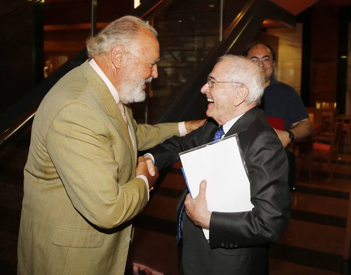 Conferencia de José Manuel Otero en el Club Santiago Alba de Valladolid