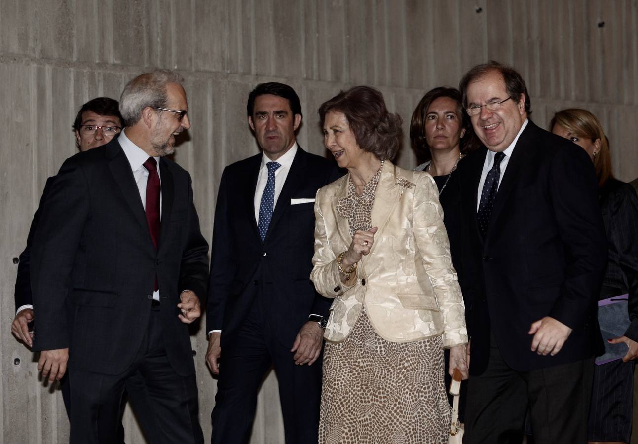 La reina Doña Sofía inaugura en Salamanca el III Simposio Internacional de Alzheimer (1/2)