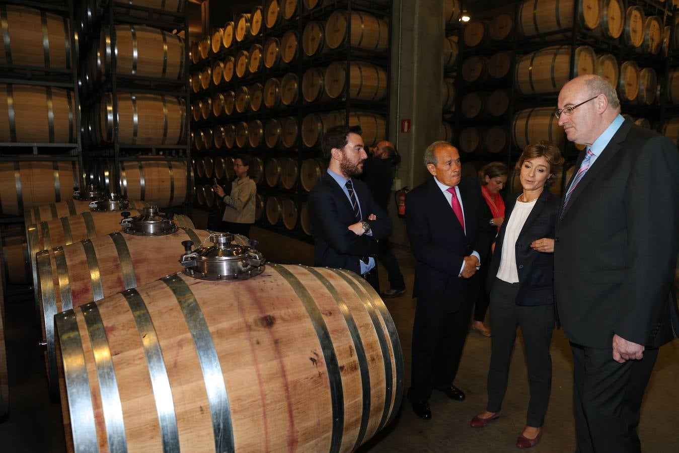 Visita del comisario europeo Phil Hogan a la Bodega de Protos en Peñafiel