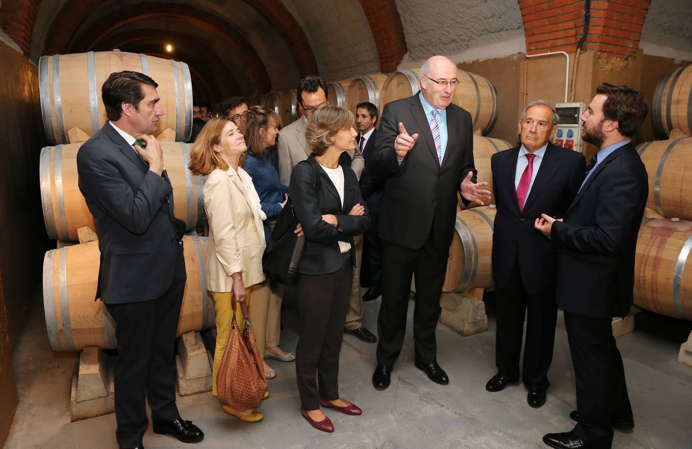 Visita del comisario europeo Phil Hogan a la Bodega de Protos en Peñafiel