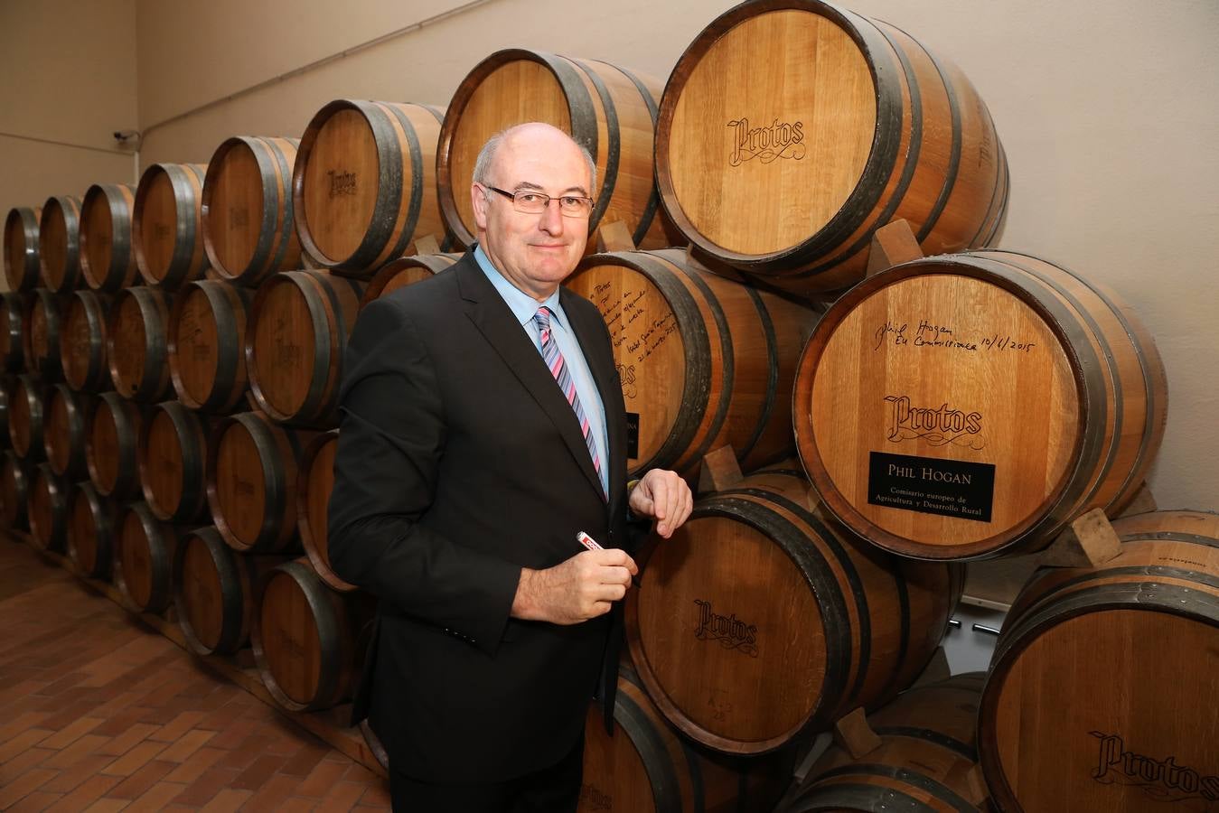Visita del comisario europeo Phil Hogan a la Bodega de Protos en Peñafiel