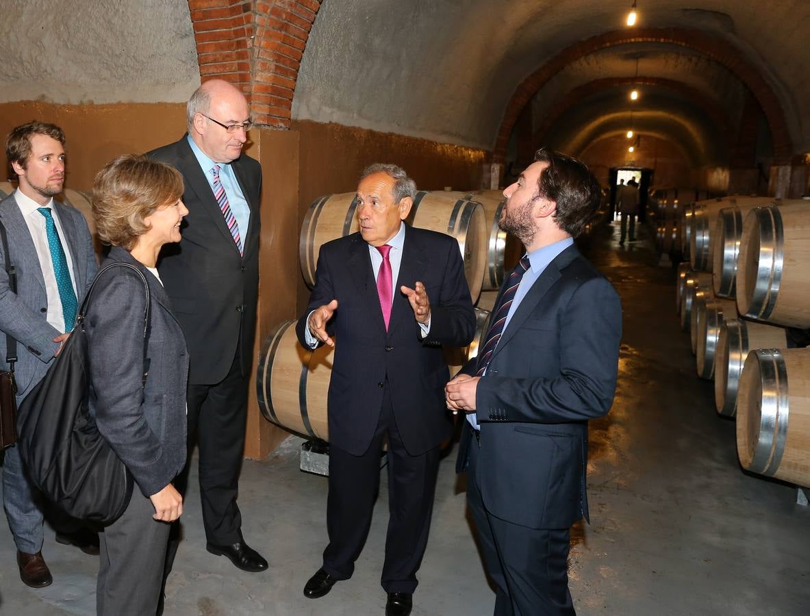 Visita del comisario europeo Phil Hogan a la Bodega de Protos en Peñafiel