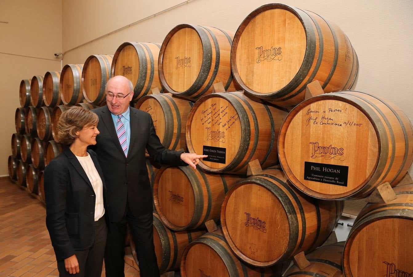 Visita del comisario europeo Phil Hogan a la Bodega de Protos en Peñafiel