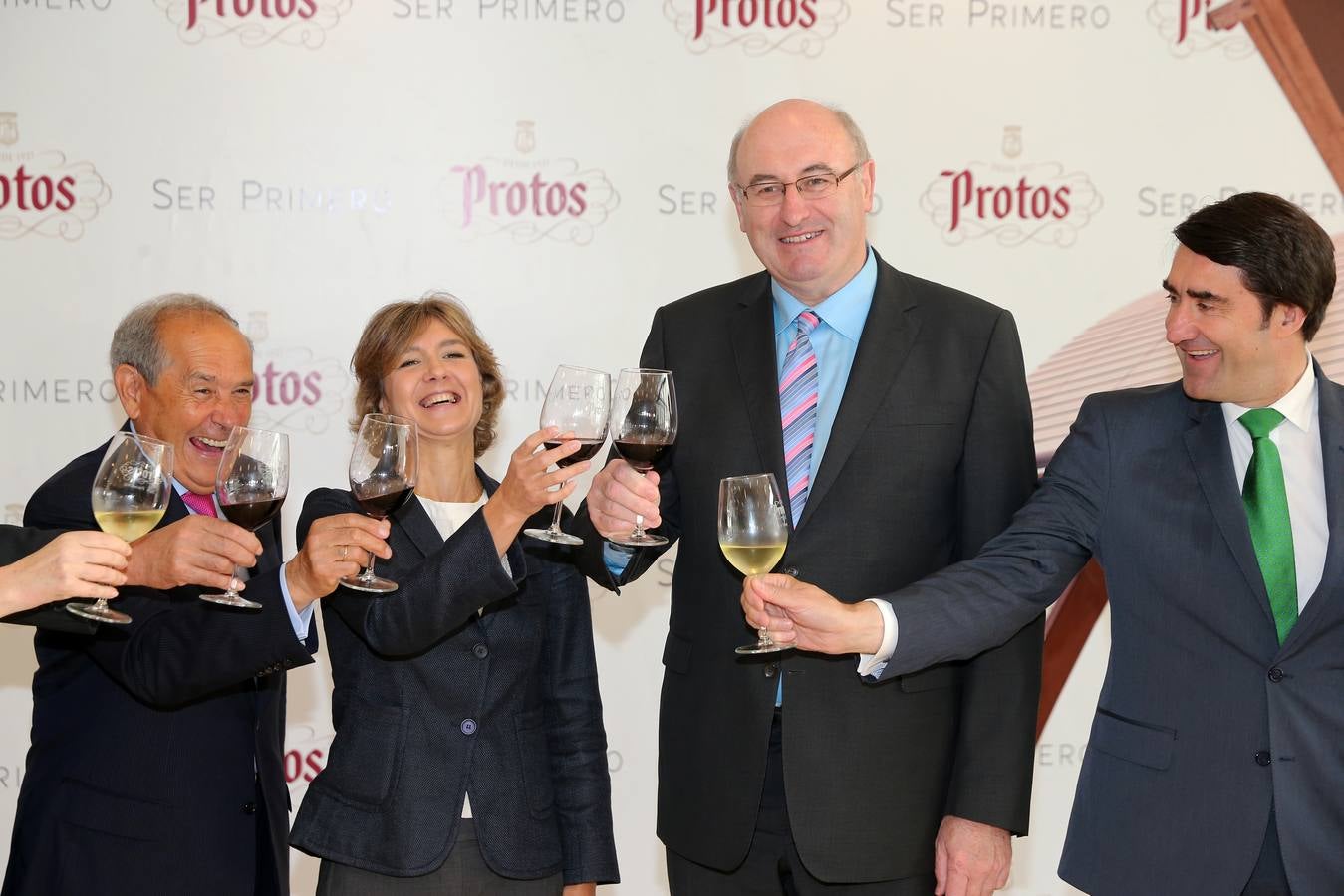 Visita del comisario europeo Phil Hogan a la Bodega de Protos en Peñafiel