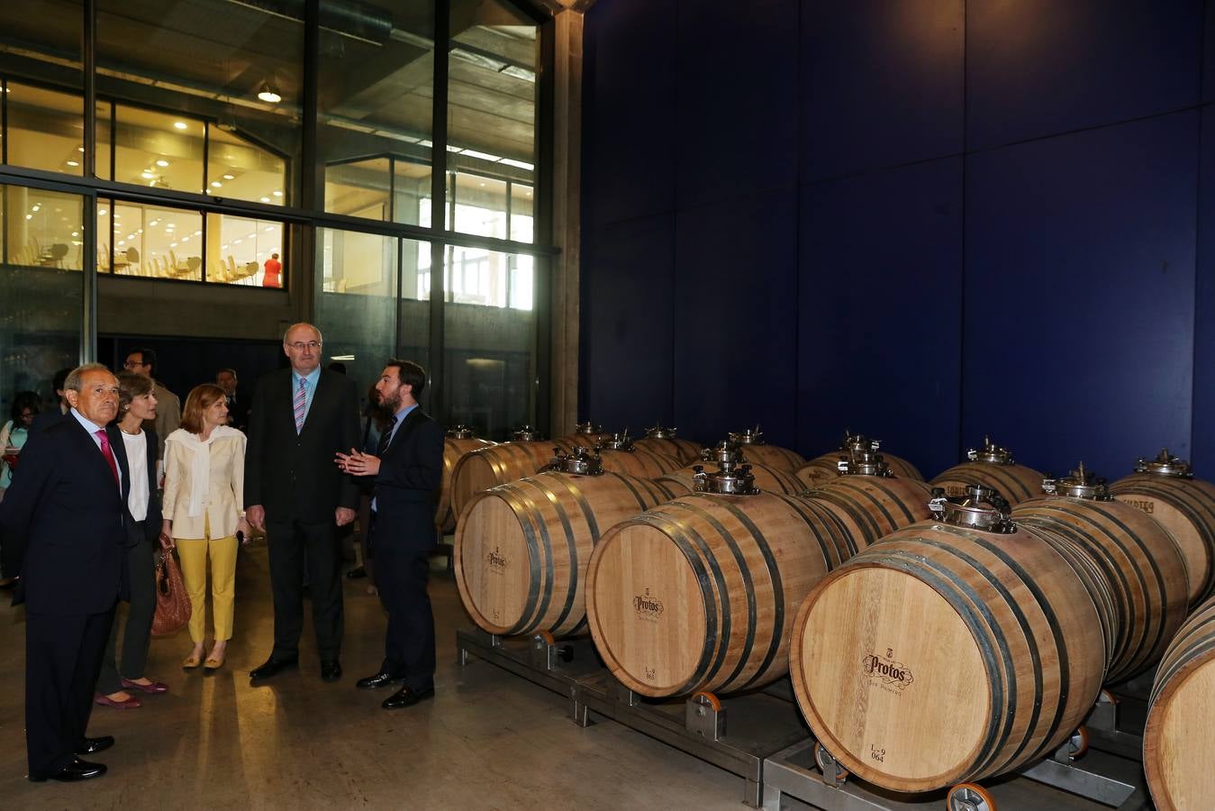 Visita del comisario europeo Phil Hogan a la Bodega de Protos en Peñafiel