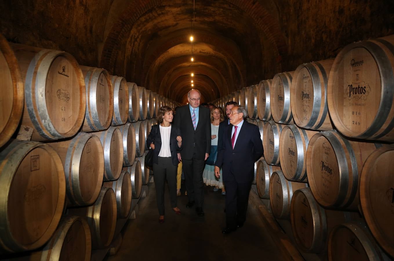Visita del comisario europeo Phil Hogan a la Bodega de Protos en Peñafiel