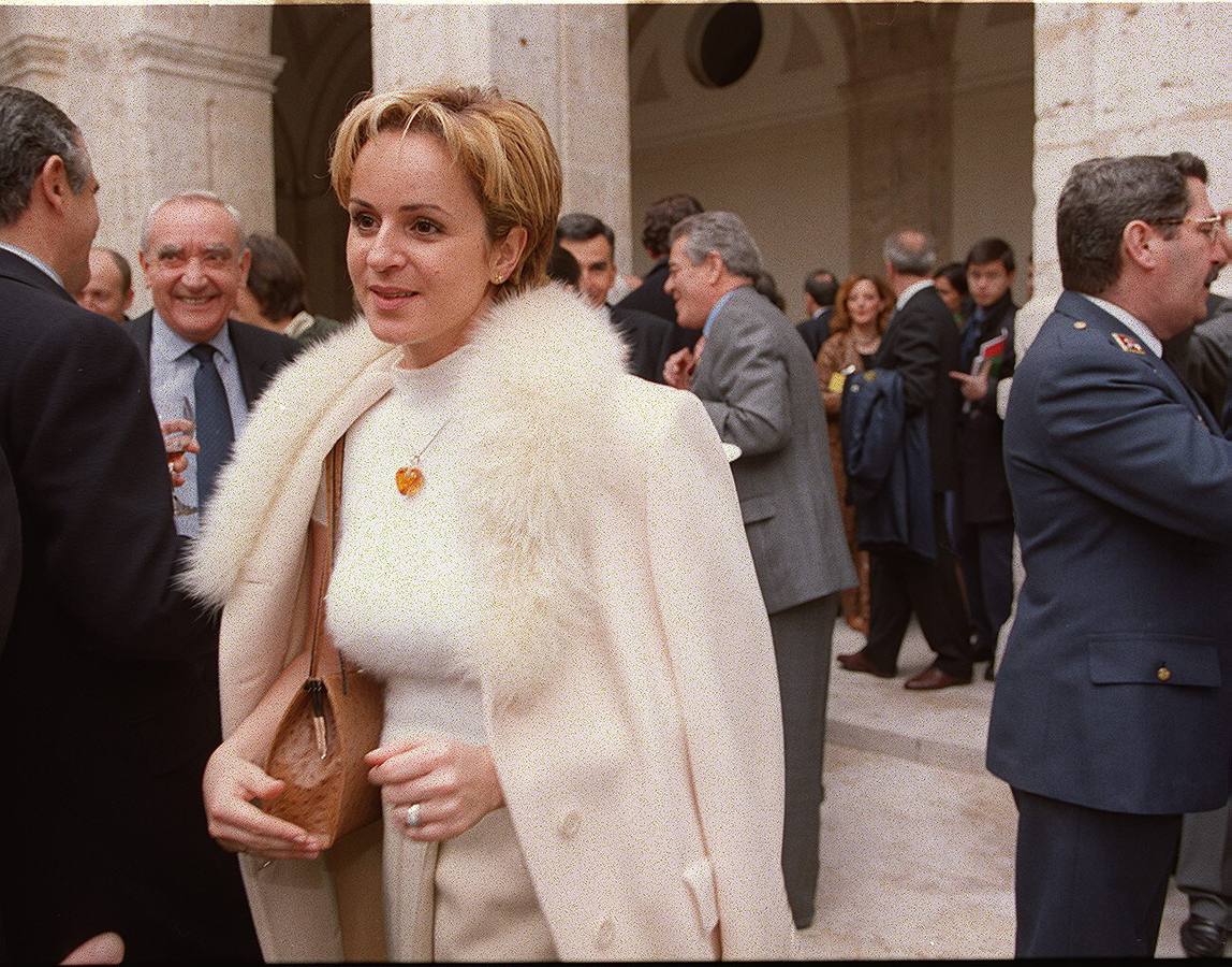 La nueva consejera de Medio Ambiente, Silvia Clemente Municio, asistió en el Monasterio de Prado de Valladolid a la toma de posesión del nuevo presidente de la Junta de Castilla y León, Juan Vicente Herrera. 19/03/2001