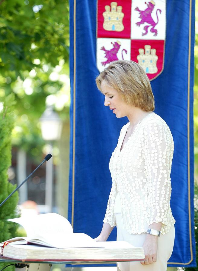 Silvia Clemente Municio, nueva consejera de Cultura y Turismo, durante la toma de posesión de su cargo en el Colegio de la Asunción de Valladolid. 04/07/2003