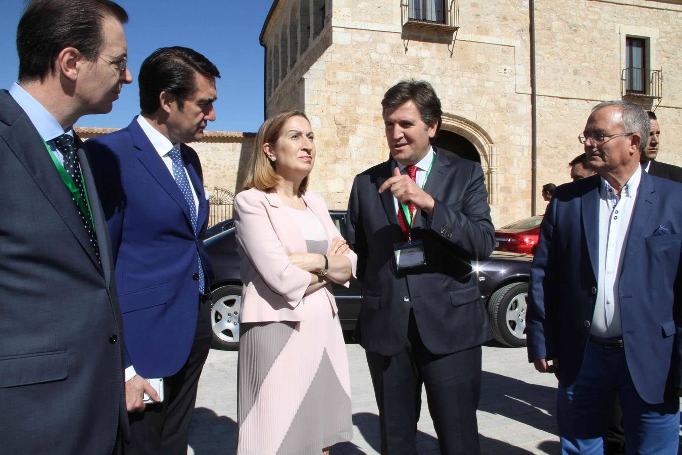 La ministra de Fomento inaugura el II Congreso Regional de la Empresa Familiar en Valbuena de Duero (Valladolid)