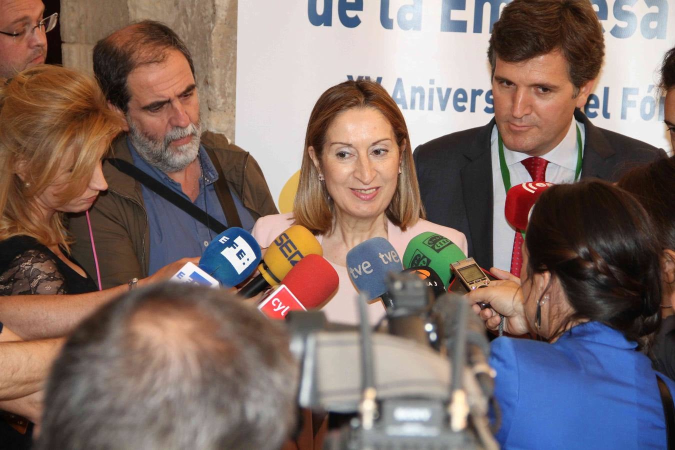 La ministra de Fomento inaugura el II Congreso Regional de la Empresa Familiar en Valbuena de Duero (Valladolid)